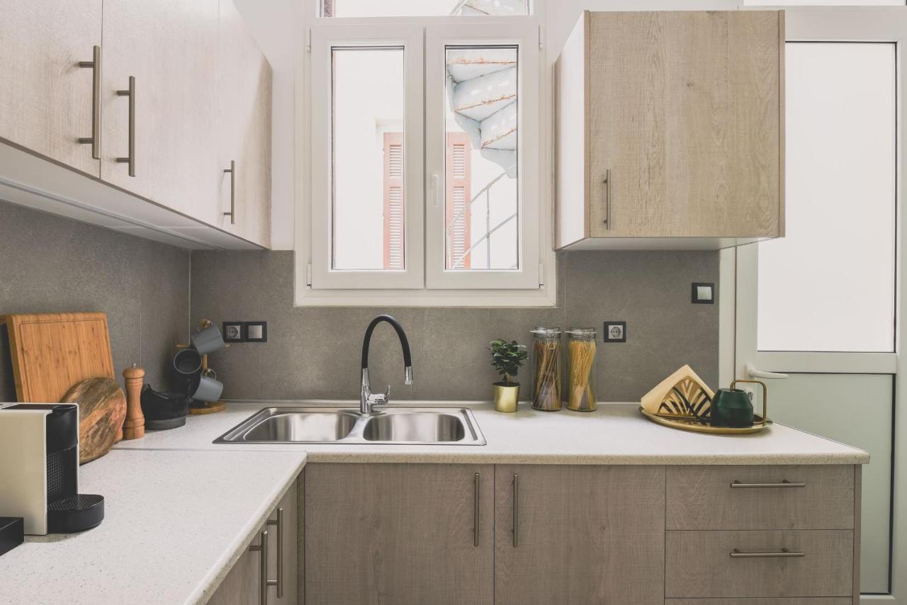 Neoclassical Apartment Near Acropolis - Livingstone Crystal أثينا المظهر الخارجي الصورة